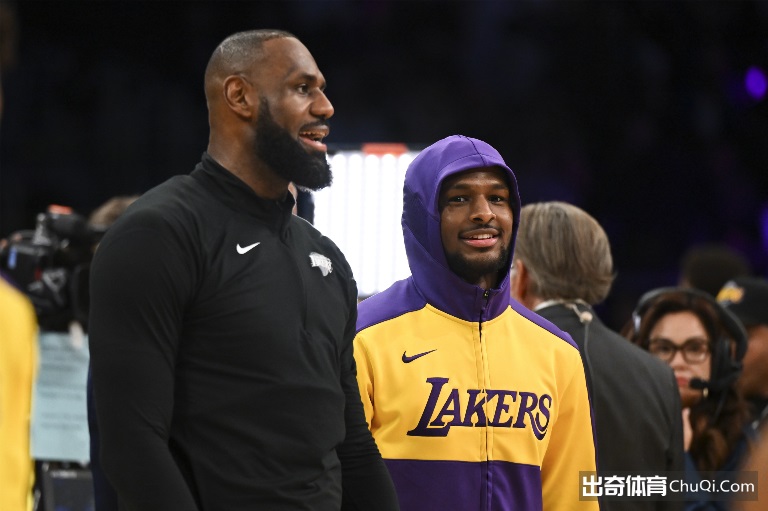 老鹰,尼克斯,观战美职男,PG电子官网,PG电子试玩,PG电子模拟器,PG电子平台,PG电子下载